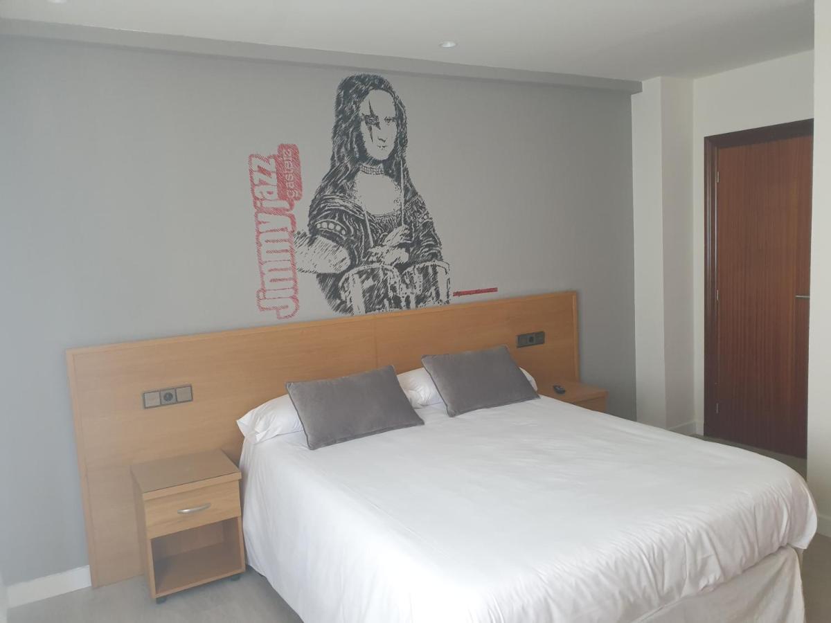 Hotel Arts - Gasteiz Centro บิโตเรีย-กัสเตซ ภายนอก รูปภาพ