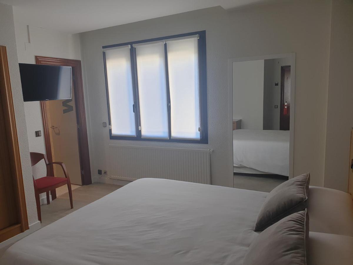 Hotel Arts - Gasteiz Centro บิโตเรีย-กัสเตซ ภายนอก รูปภาพ