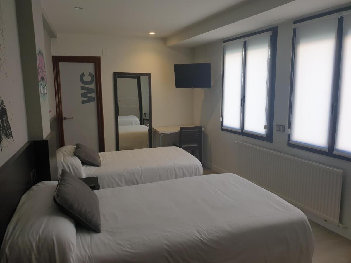 Hotel Arts - Gasteiz Centro บิโตเรีย-กัสเตซ ภายนอก รูปภาพ