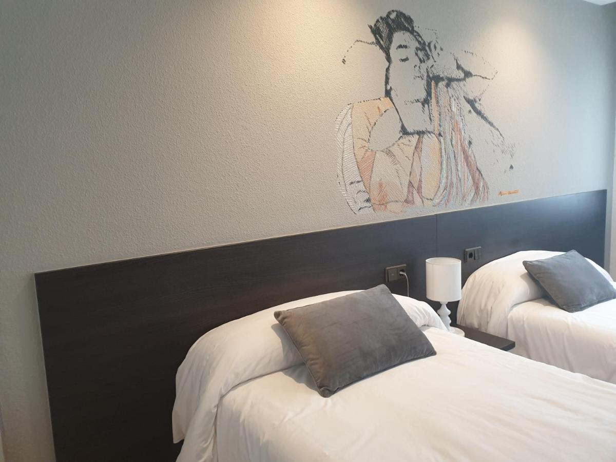 Hotel Arts - Gasteiz Centro บิโตเรีย-กัสเตซ ภายนอก รูปภาพ