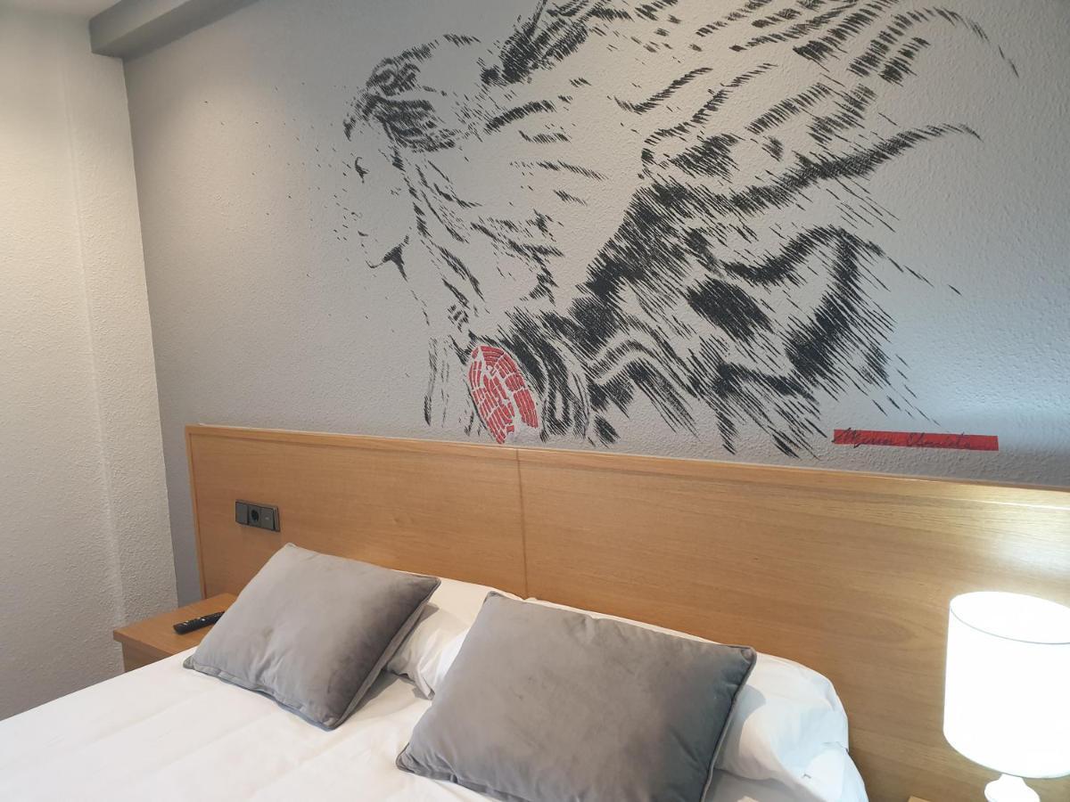 Hotel Arts - Gasteiz Centro บิโตเรีย-กัสเตซ ภายนอก รูปภาพ