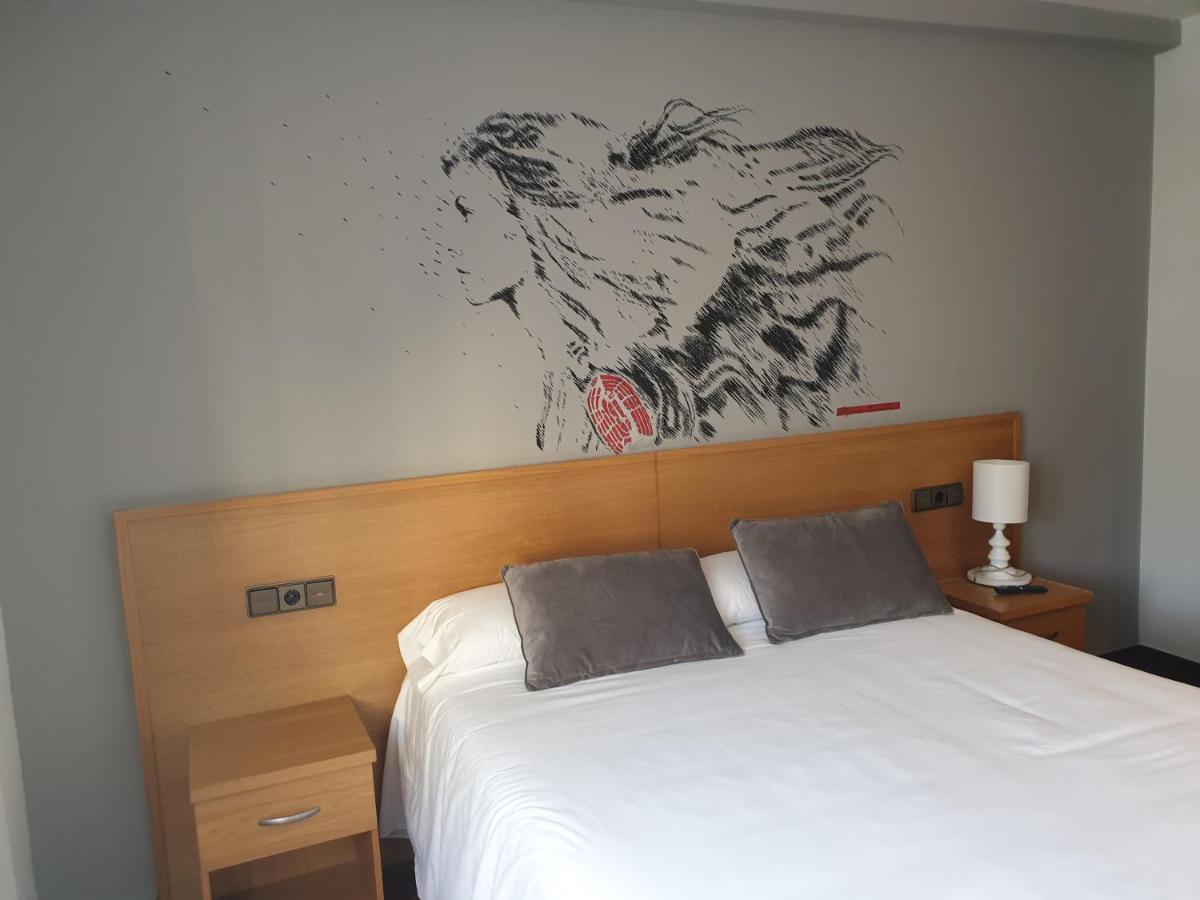 Hotel Arts - Gasteiz Centro บิโตเรีย-กัสเตซ ภายนอก รูปภาพ